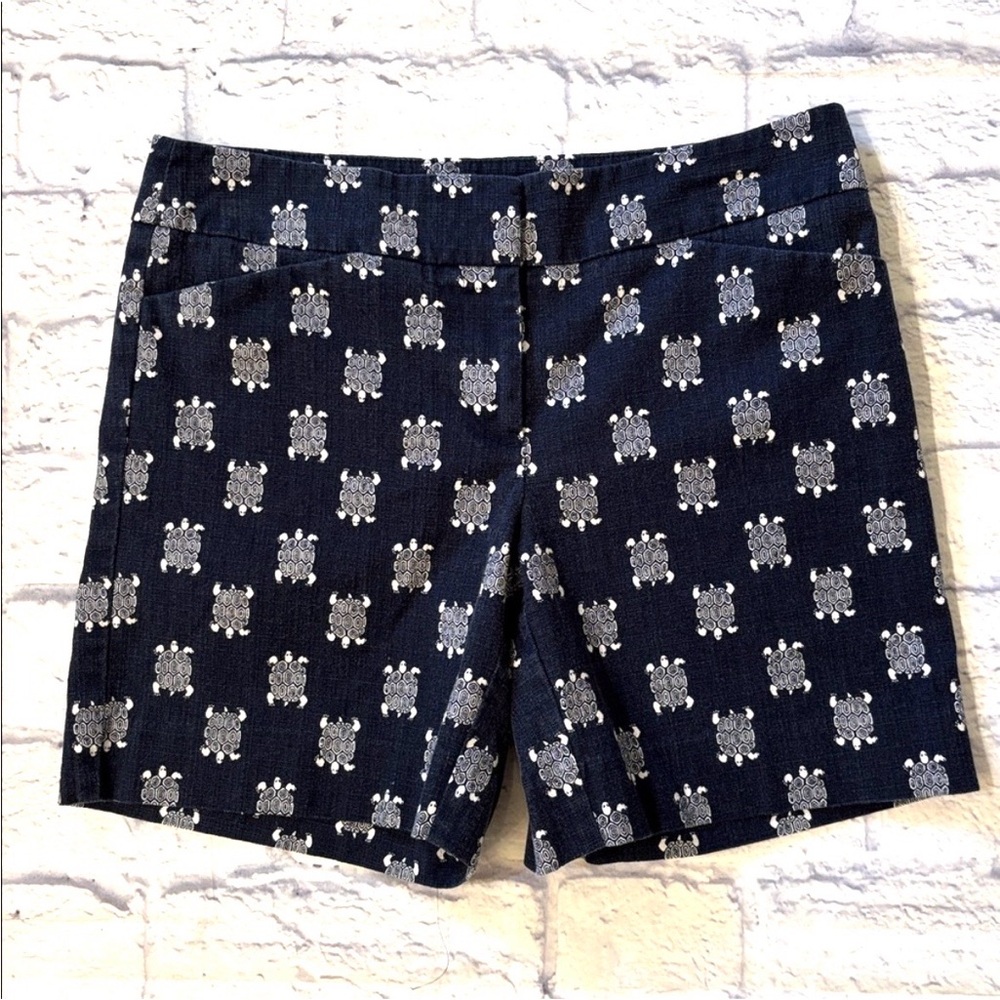 LOFT Riviera Short Turtle Print Plain Front Navy Blue and White Shorts Size 0